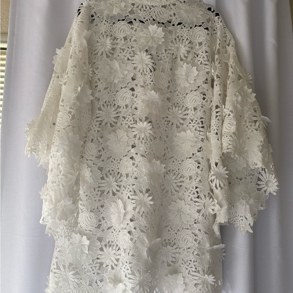 White 3D Lace Signiture Mini Caftan - Picture 3 of 7